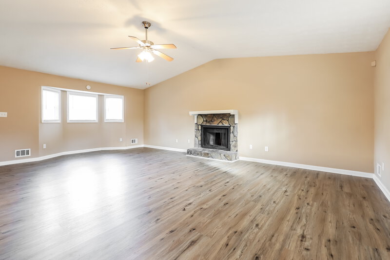 1,535/Mo, 7328 Camelot Court Riverdale, GA 30296 Living Room View