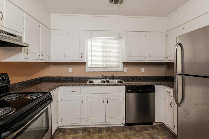 1,535/Mo, 7328 Camelot Court Riverdale, GA 30296 Kitchen View