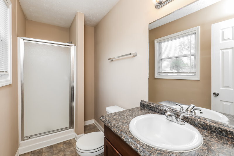 1,535/Mo, 7328 Camelot Court Riverdale, GA 30296 Main Bathroom View