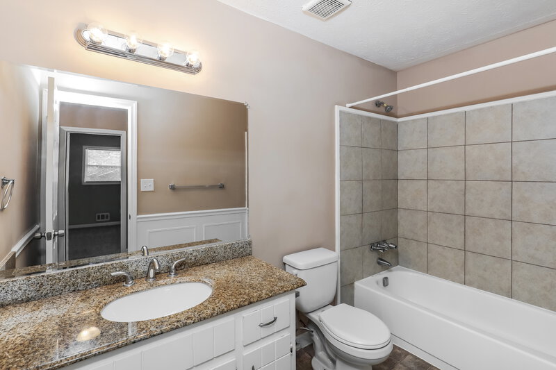 1,535/Mo, 7328 Camelot Court Riverdale, GA 30296 Bathroom View