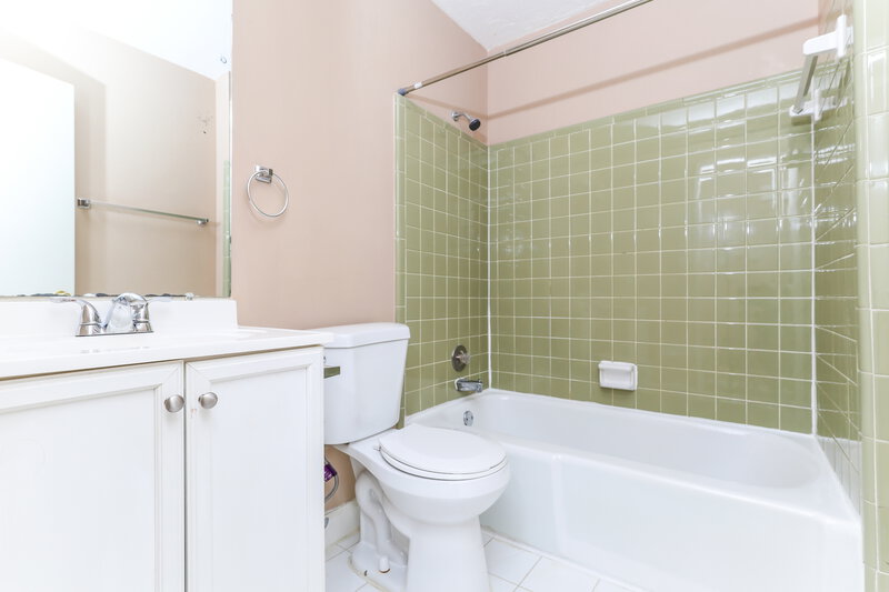 1,985/Mo, 2906 Elizabeth Lane Snellville, GA 30078 Bathroom View