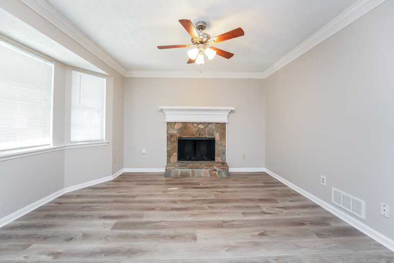 1,820/Mo, 4006 Tanglewood Road Snellville, GA 30039 Living Room View