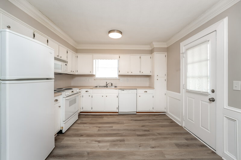 1,820/Mo, 4006 Tanglewood Road Snellville, GA 30039 Kitchen View