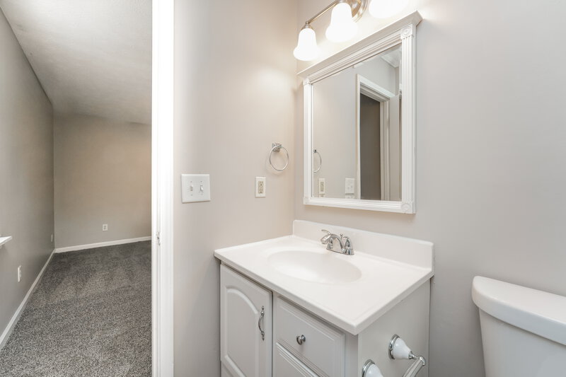 1,820/Mo, 4006 Tanglewood Road Snellville, GA 30039 Main Bathroom View