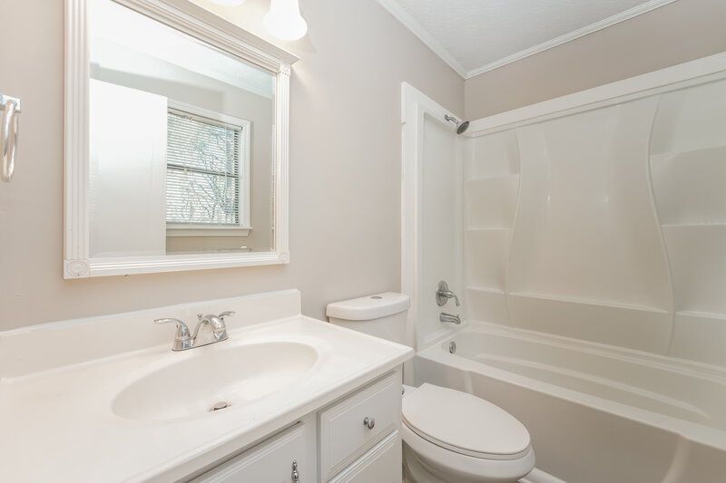 1,820/Mo, 4006 Tanglewood Road Snellville, GA 30039 Bathroom View