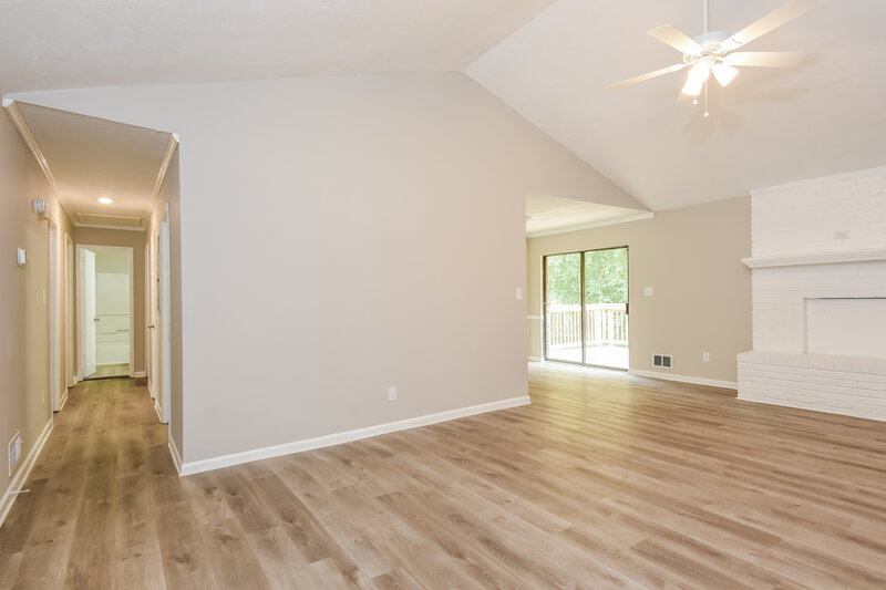 0/Mo, 6378 Valley Brook Drive Riverdale, GA 30274 Living Room View 2