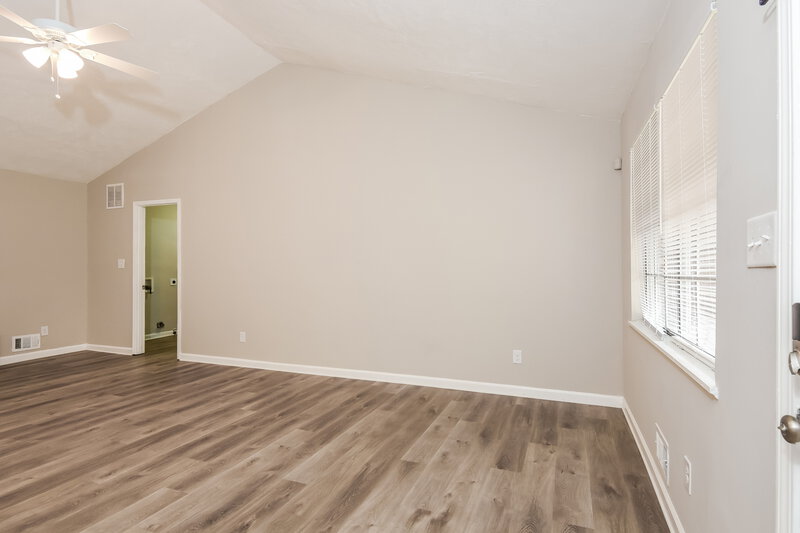 0/Mo, 6378 Valley Brook Drive Riverdale, GA 30274 Living Room View 3