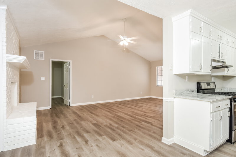 0/Mo, 6378 Valley Brook Drive Riverdale, GA 30274 Living Room View 4