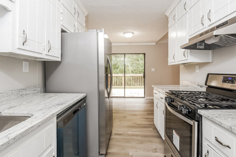 0/Mo, 6378 Valley Brook Drive Riverdale, GA 30274 Kitchen View 3