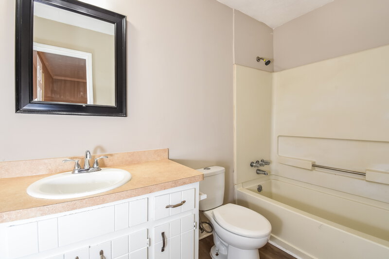 0/Mo, 6378 Valley Brook Drive Riverdale, GA 30274 Main Bathroom View