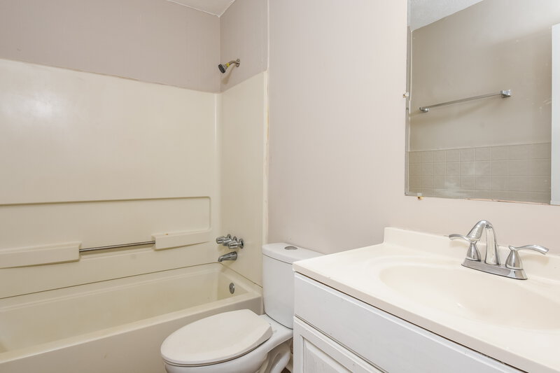 0/Mo, 6378 Valley Brook Drive Riverdale, GA 30274 Bathroom View