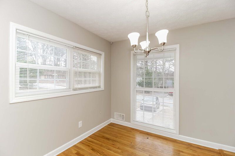 1,600/Mo, 554 Roxbury Drive Riverdale, GA 30274 Dining Room View