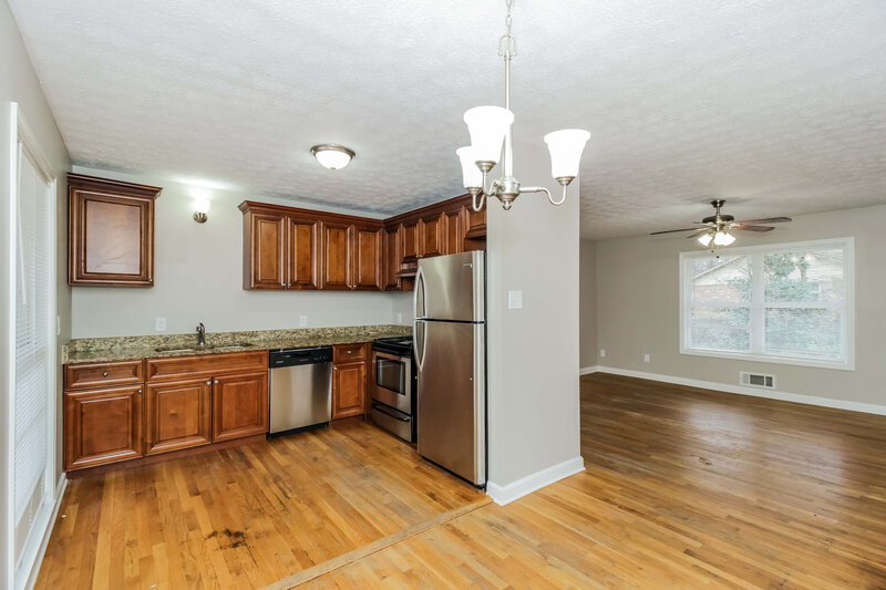 1,600/Mo, 554 Roxbury Drive Riverdale, GA 30274 Dining Room View 2