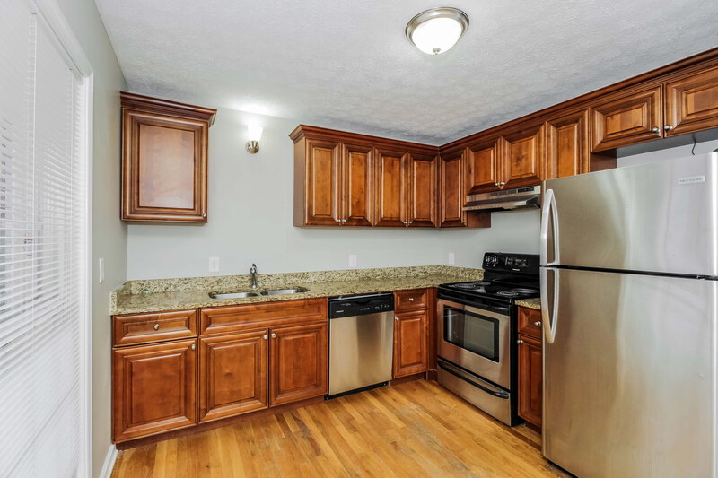 1,600/Mo, 554 Roxbury Drive Riverdale, GA 30274 Kitchen View