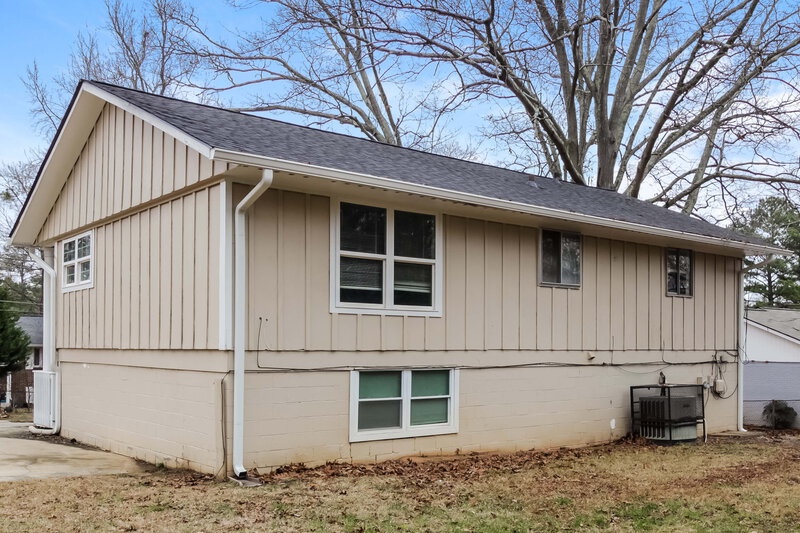 1,600/Mo, 554 Roxbury Drive Riverdale, GA 30274 Rear View