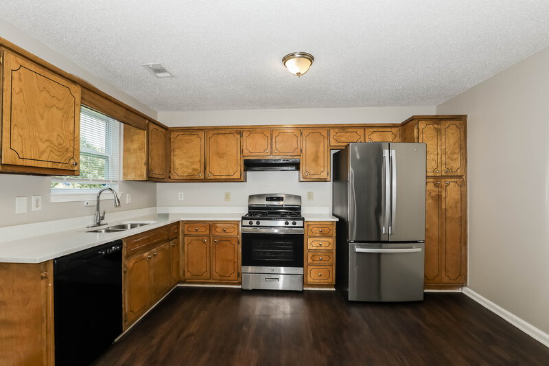 1,990/Mo, 1367 Misty Ridge Court Hampton, GA 30228 Kitchen View