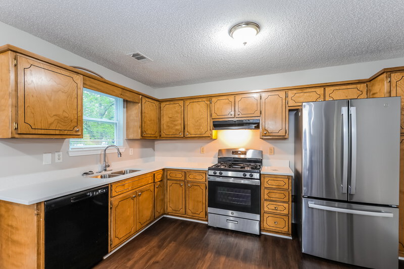 2,560/Mo, 1367 Misty Ridge Court Hampton, GA 30228 Kitchen View
