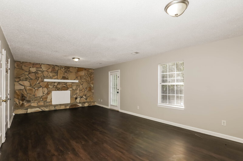 1,990/Mo, 1367 Misty Ridge Court Hampton, GA 30228 Family Room View 2