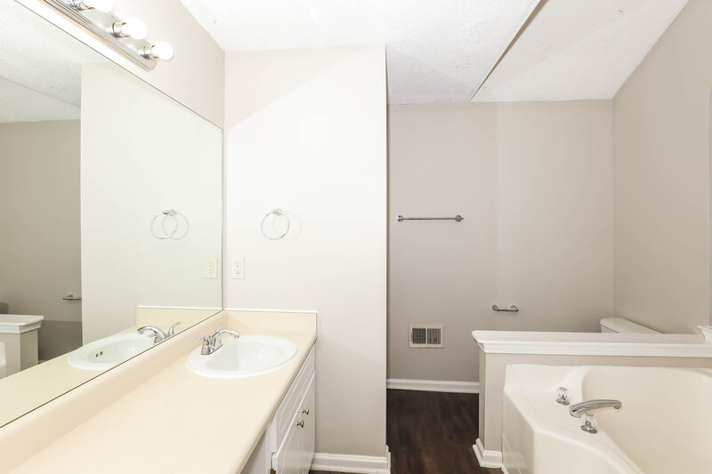 1,990/Mo, 1367 Misty Ridge Court Hampton, GA 30228 Main Bathroom View