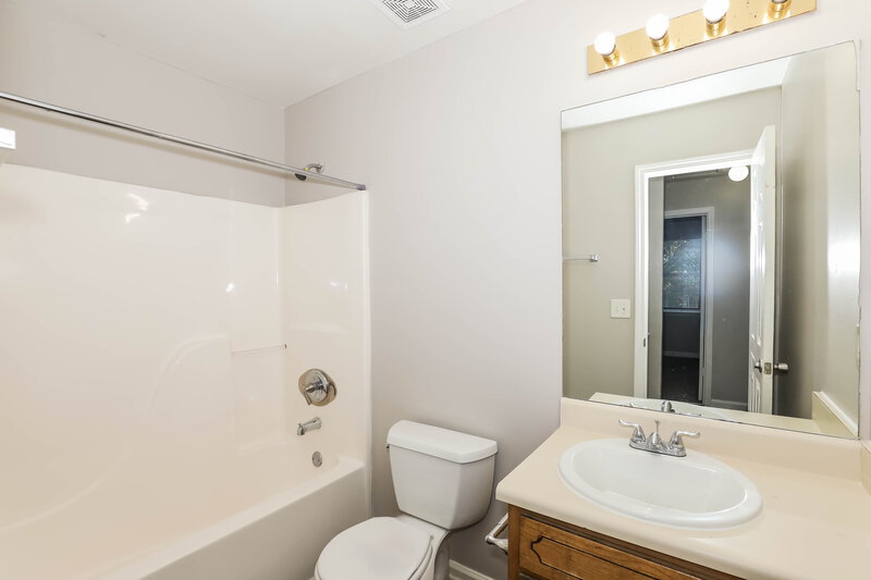 1,990/Mo, 1367 Misty Ridge Court Hampton, GA 30228 Bathroom View