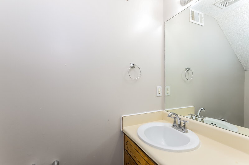 2,560/Mo, 1367 Misty Ridge Court Hampton, GA 30228 Powder Room View