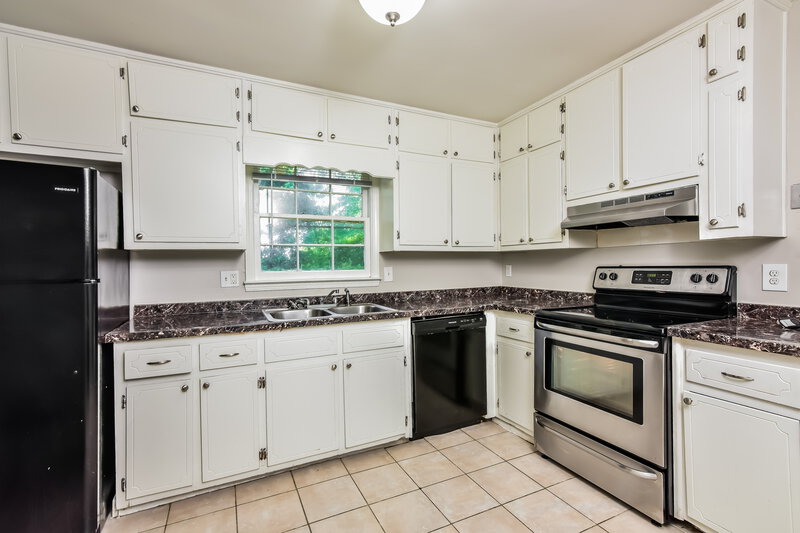 2,830/Mo, 4232 Newcomb Road Decatur, GA 30034 Kitchen View