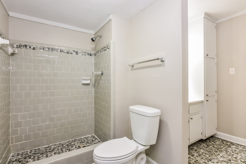 2,830/Mo, 4232 Newcomb Road Decatur, GA 30034 Main Bathroom View
