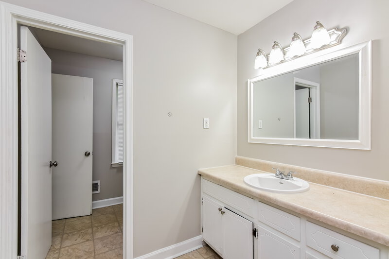 2,830/Mo, 4232 Newcomb Road Decatur, GA 30034 Bathroom View