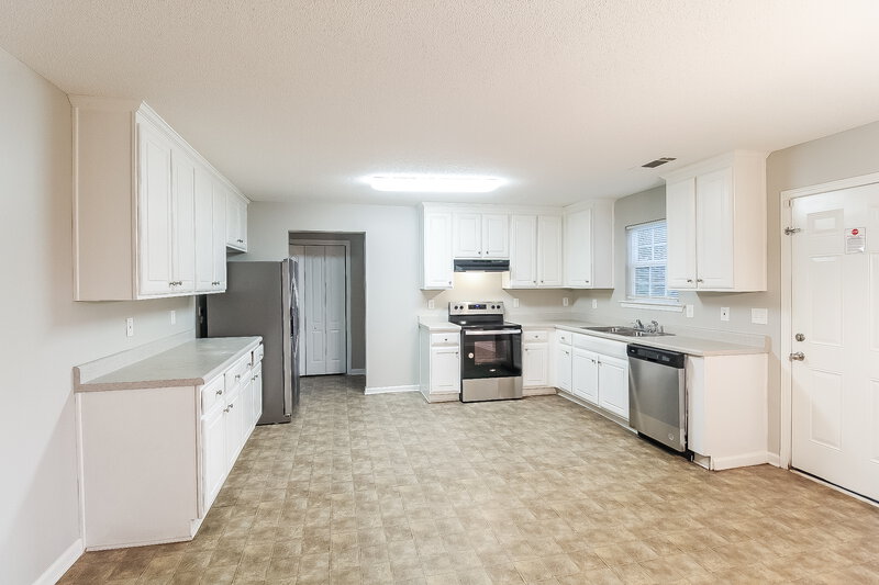 2,410/Mo, 10947 Hondal Court Hampton, GA 30228 Floorplan View 3