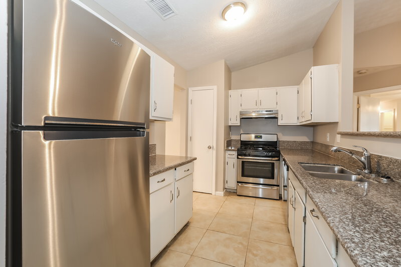 0/Mo, 878 Forest Path Stone Mountain, GA 30088 Kitchen View 2