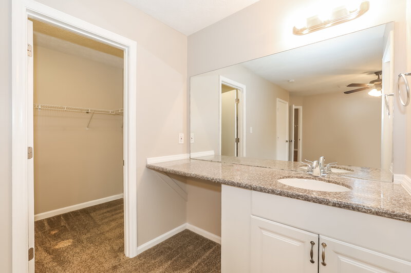 0/Mo, 878 Forest Path Stone Mountain, GA 30088 Main Bathroom View