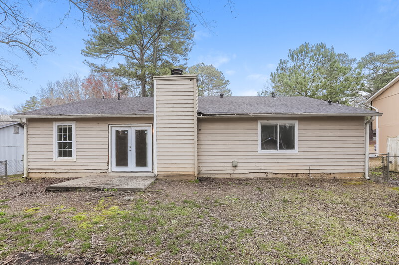 0/Mo, 878 Forest Path Stone Mountain, GA 30088 Rear View 2