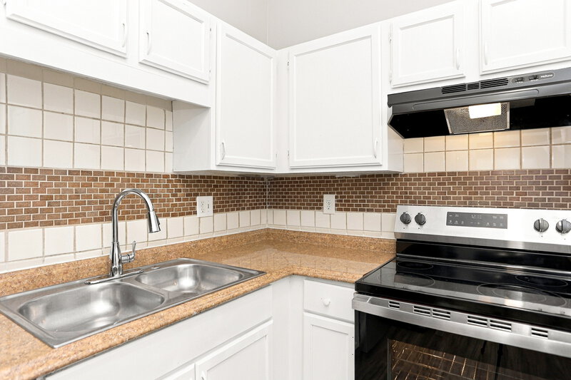 2,030/Mo, 3443 Oaktree Way Lithonia, GA 30038 Kitchen View 2