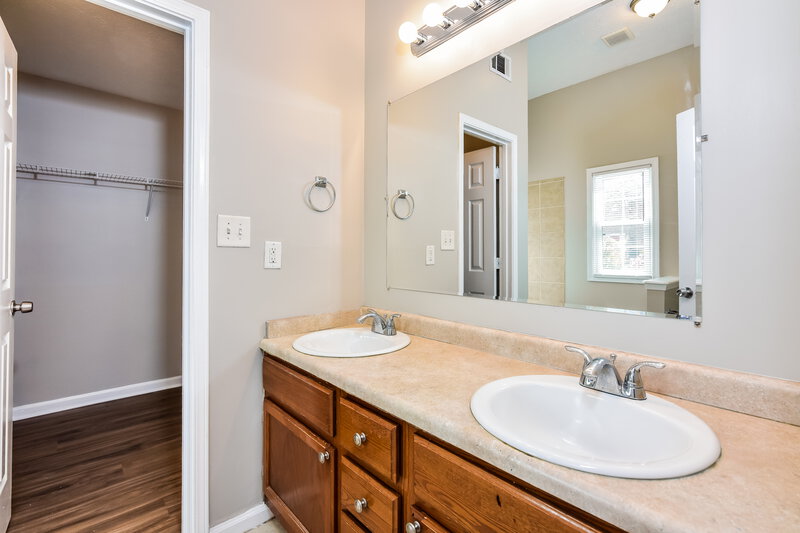 1,900/Mo, 3443 Oaktree Way Lithonia, GA 30038 Main Bathroom View