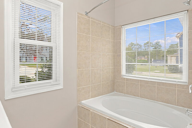 2,030/Mo, 3443 Oaktree Way Lithonia, GA 30038 Primary Bathroom View 2