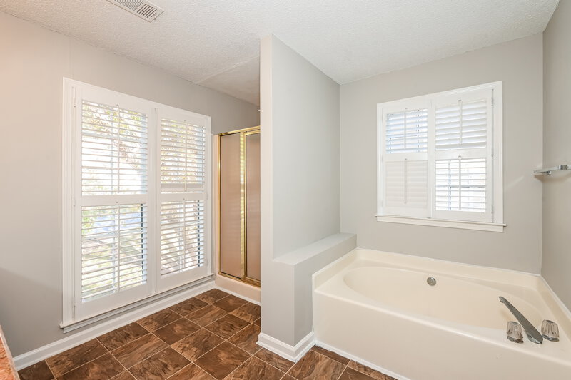 2,025/Mo, 2660 Windstream Way Lawrenceville, GA 30044 Main Bathroom View 2