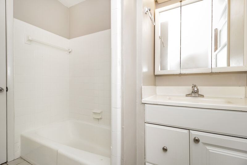 1,595/Mo, 2063 Woodbine Circle Austell, GA 30168 Bathroom View