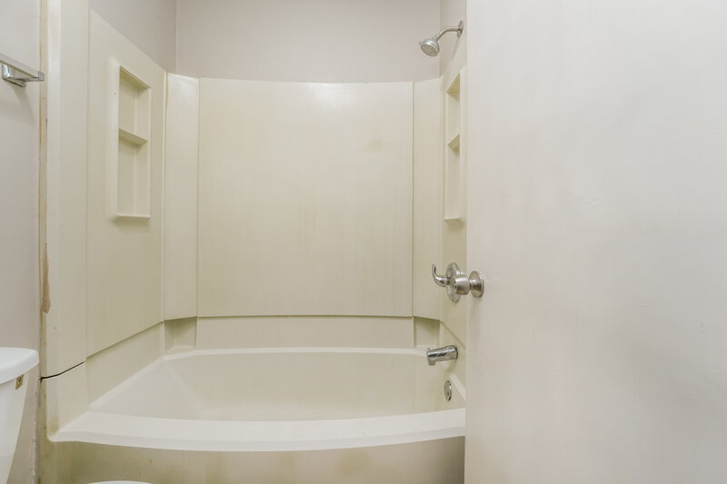 2,330/Mo, 6164 Saint Christophers Court Lithonia, GA 30058 Main Bathroom View 2