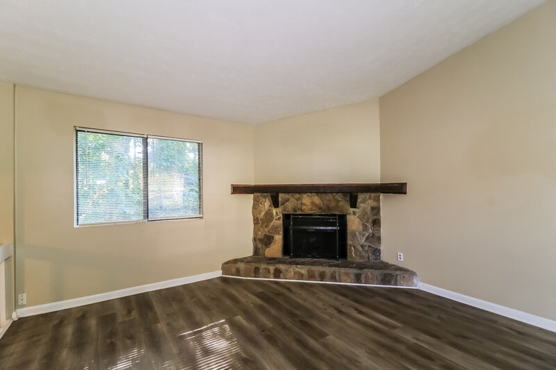 1,815/Mo, 469 Sherwood Greens Stone Mountain, GA 30087 Living Room View