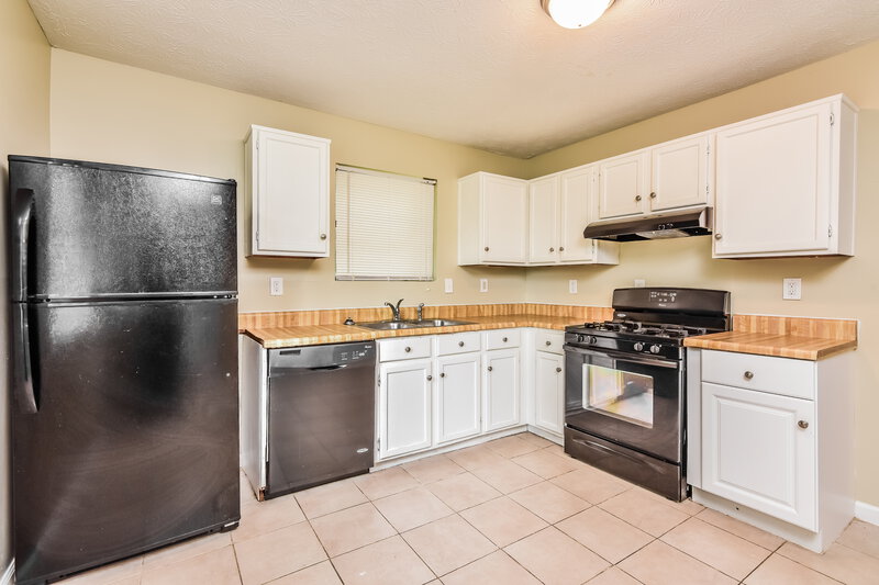 1,895/Mo, 469 Sherwood Greens Stone Mountain, GA 30087 Kitchen View 2