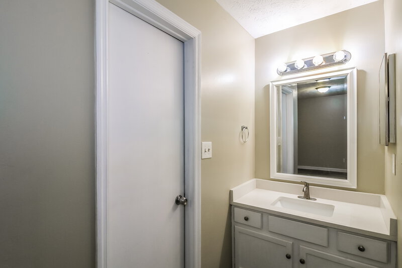 1,815/Mo, 469 Sherwood Greens Stone Mountain, GA 30087 Main Bathroom View