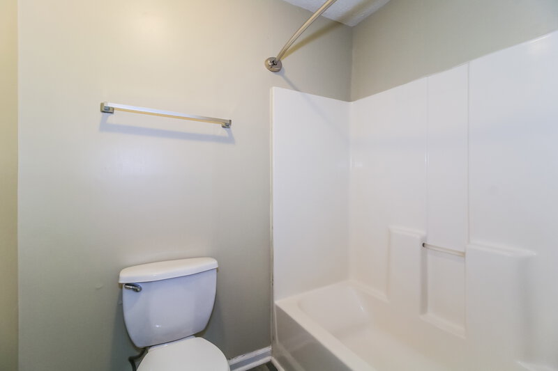 1,815/Mo, 469 Sherwood Greens Stone Mountain, GA 30087 Bathroom View