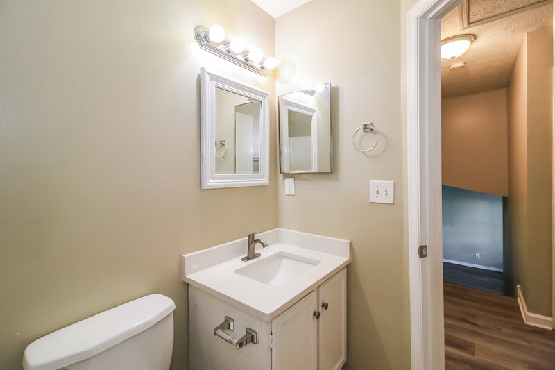 1,815/Mo, 469 Sherwood Greens Stone Mountain, GA 30087 Bathroom View 2