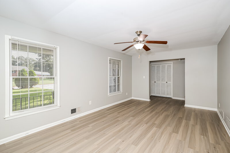 2,810/Mo, 3949 Appleton Court Decatur, GA 30034 Living Room View 2