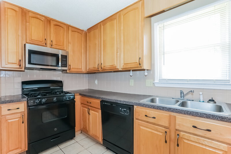 2,850/Mo, 2270 Seedling Lane Lawrenceville, GA 30043 Kitchen View 2