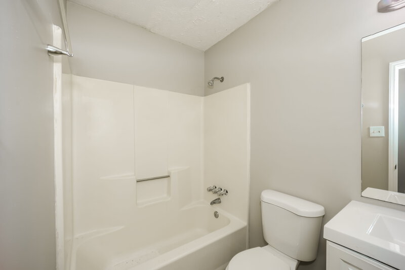 1,580/Mo, 3840 Chimney Mill Court Ellenwood, GA 30294 Bathroom View