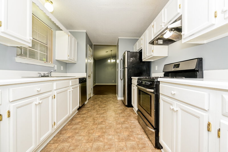 1,770/Mo, 1577 Red Briar Way Jonesboro, GA 30236 Kitchen View 2