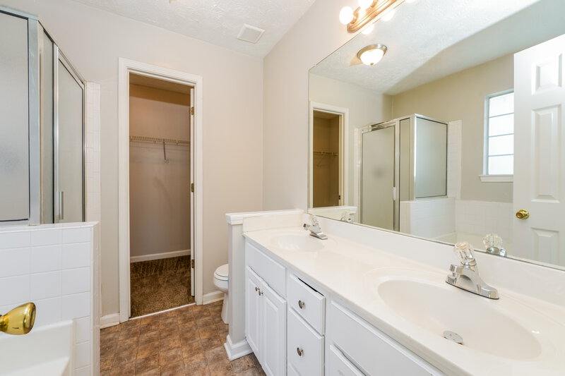 2,285/Mo, 3213 Kings Glen Drive Decatur, GA 30034 Main Bathroom View