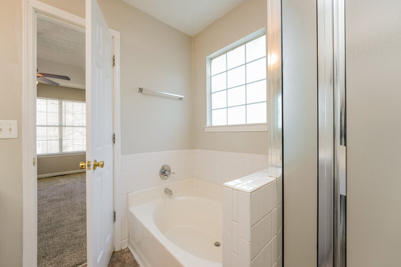2,285/Mo, 3213 Kings Glen Drive Decatur, GA 30034 Main Bathroom View 2