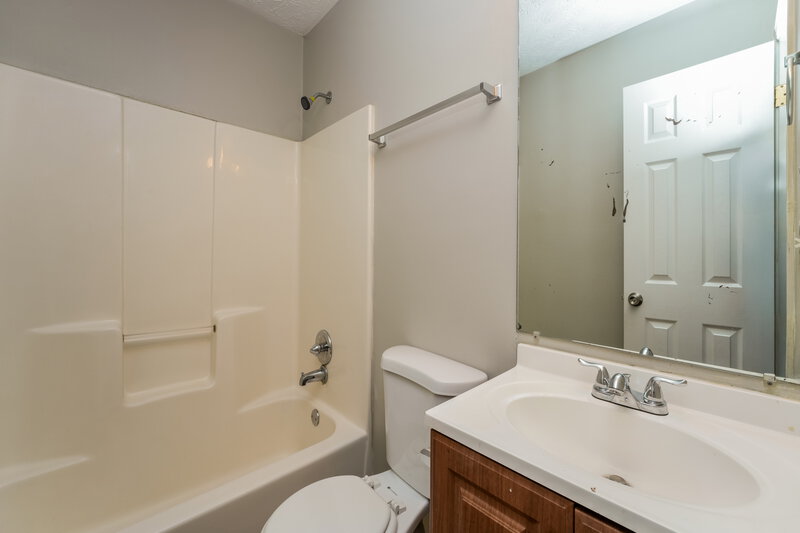 2,285/Mo, 3213 Kings Glen Drive Decatur, GA 30034 Bathroom View